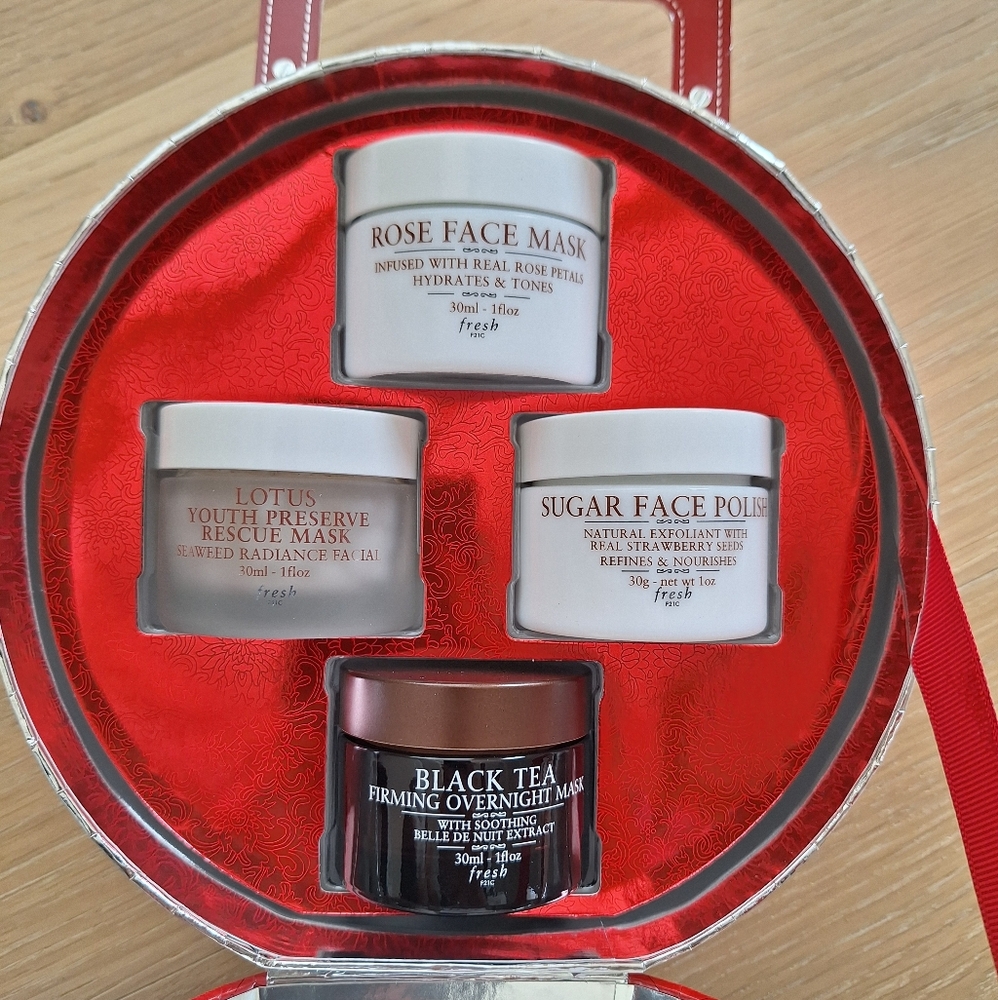 NIB FRESH Face Self Care Masking Sugar Black Tea Rose 4 pc gift box Set.